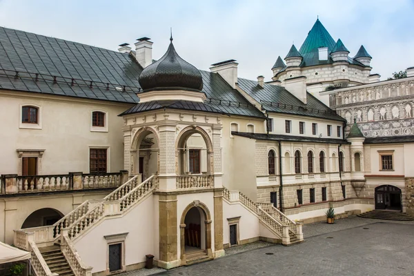Фашишин, Польша - 17 июля 2016 года: Ренессансный замок в Фашисте — стоковое фото