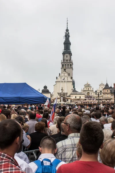 琴，波兰-2016 年 7 月 28 日︰ 朝圣者等待 ar — 图库照片