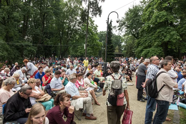 Ченстохова, Польща - 28 липня 2016: Паломників чекає АР — стокове фото