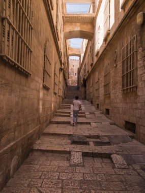 Kudüs'ün eski şehri dar taş sokak