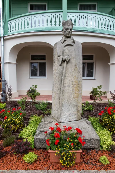 Estatua del Cardenal Wyszynski en el Monasterio de las Hermanas del Hol — Foto de Stock