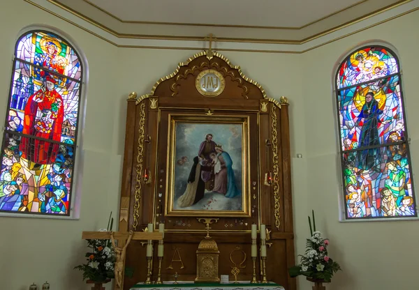 Komancza, Polônia - 20 de julho de 2016: Dentro da capela do convento das Irmãs de Nazaré em Komancza. De 1955 a 1956, o mosteiro foi internado Cardeal Stefan Wyszynski — Fotografia de Stock