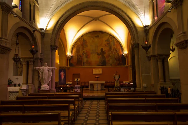 Paray Le Monial, France - 13 กันยายน ค.ศ. 2016: ภายในโบสถ์ — ภาพถ่ายสต็อก
