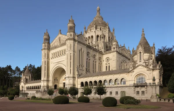 Basilika der heiligen Therese von Lisieux in der Normandie — Stockfoto