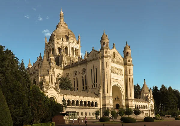 Basilika der heiligen Therese von Lisieux in der Normandie — Stockfoto