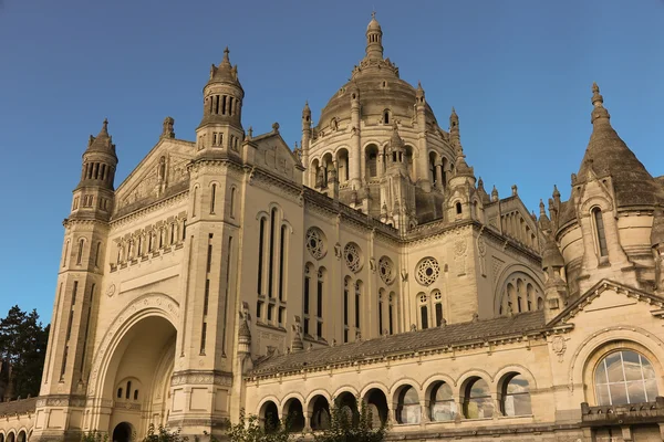 Basilika der heiligen Therese von Lisieux in der Normandie — Stockfoto