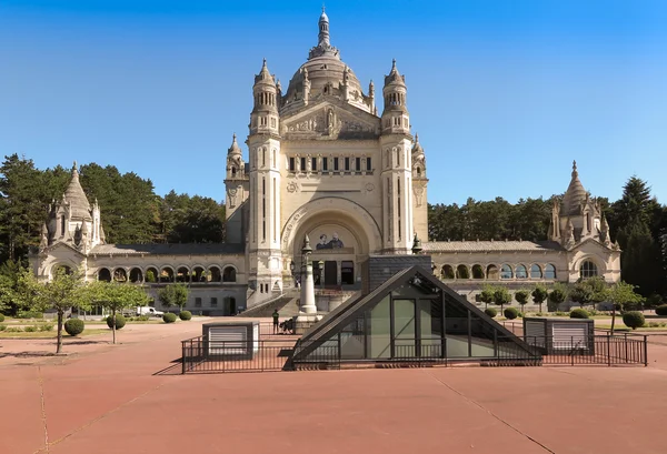 Basiliek van St. Theresia van Lisieux in Normandië — Stockfoto