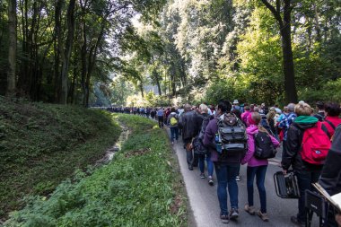 Polonya 'daki St. Anna Dağı' ndaki Aziz Anna tapınağındaki kutsal haçın yükselişinin dini kutlamaları.