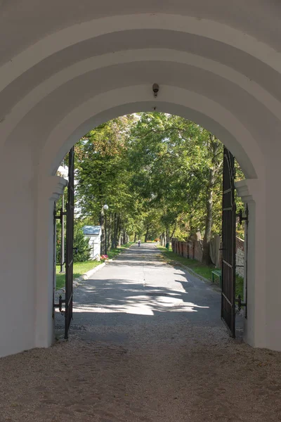 Portão Saída Santuário Nossa Senhora Chelm Polônia Direção Parque Durante — Fotografia de Stock