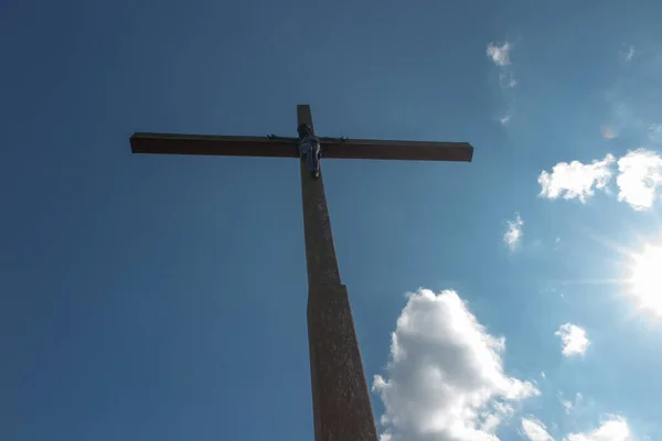 Croce Legno Contro Cielo Blu — Foto Stock