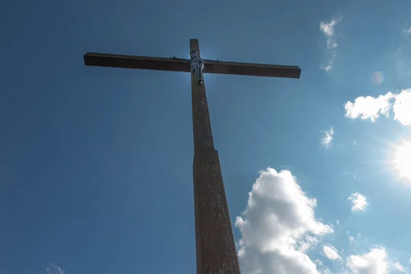 Croce Legno Contro Cielo Blu — Foto Stock