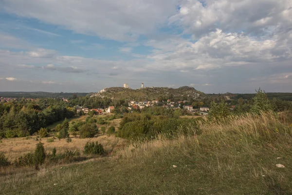 中世纪城堡位于Olsztyn村的秋天风景中 鹰巢的踪迹 Szlak Orlich Gniazd 克拉科夫 捷克高地 — 图库照片