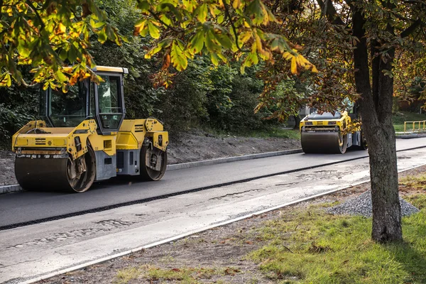 Chelm Polonia Septiembre 2020 Renovación Calle Aplicando Una Capa Asfalto —  Fotos de Stock