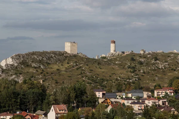 中世纪城堡位于Olsztyn村的秋天风景中 鹰巢的踪迹 Szlak Orlich Gniazd 克拉科夫 捷克高地 — 图库照片