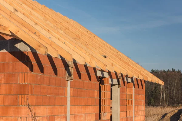 Строительство Небольшого Простого Жилого Здания Сырое Состояние Фермой Крыше — стоковое фото