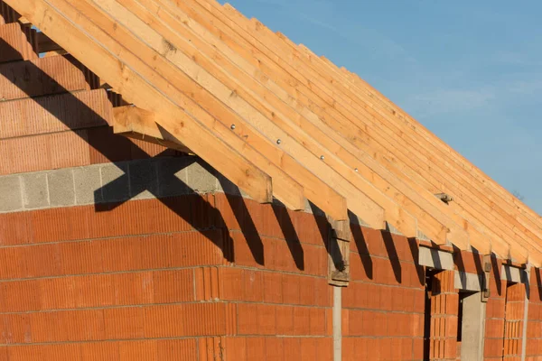 Construcción Pequeño Sencillo Edificio Residencial Estado Bruto Con Una Armadura — Foto de Stock