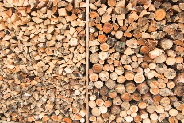 Rozszczepione Drewno Opałowe Ułożone Stosie Jako Tło — Zdjęcie stockowe