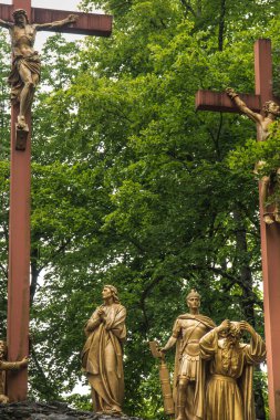 Lourdes, Fransa, 24 Haziran 2019: İsa 'nın çarmıhının yolu, 12. istasyon - Lord İsa çarmıhta öldü