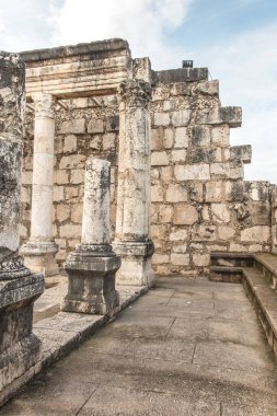 Capernaum, İsrail 'deki büyük sinagogun kalıntıları..