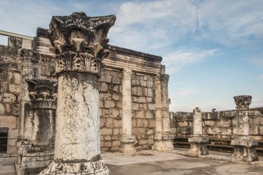 Capernaum, İsrail 'deki büyük sinagogun kalıntıları..