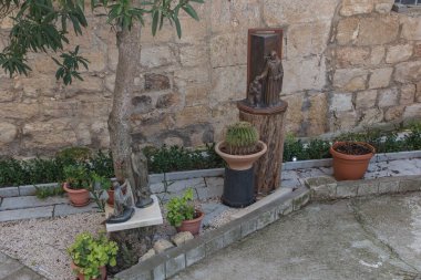 İsrail 'in Tabor Dağı' ndaki Fransisken Bahçesi 'nin bir parçası.