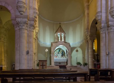 Kudüs, İsrail, 29 Ocak 2020: Kudüs 'te Haç Yolu üzerindeki Ermeni Kilisesi, Bölge III, kilisedeki Ermeni sunağı