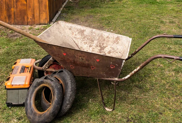 Shot Inner Tubes Tires Wheelbarrow New Tires Put Damaged Tire — Stock Photo, Image