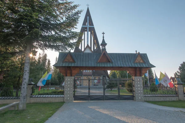バチェドウォフカとポーリンの父の新しい教会 タトラ山脈のふもとの場所 ここで枢機卿Wyszynski彼の休日を過ごした — ストック写真