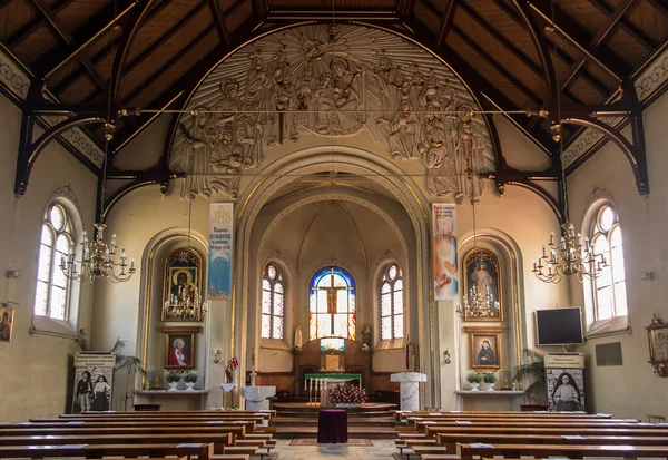 Kalety, Polonya 13 Mayıs 2021: Polonya 'nın Gliwice piskoposluğundaki Kalety Jedrysek' teki St. Joseph kilisesinin içi.