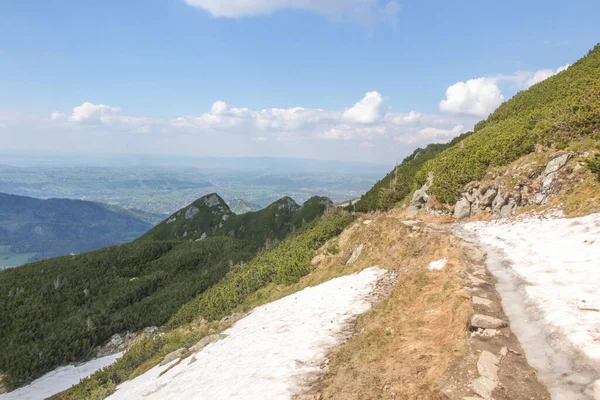 Bergwandelen Langs Tatra Trails Het Begin Van Zomer Bij Zonnig — Stockfoto