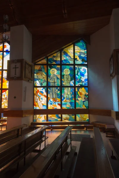 2021年6月8日 波兰Zakopane 波兰Zakopane圣十字教堂的玻璃窗 波兰圣徒专用玻璃窗 — 图库照片