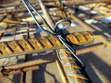 Betonlama önce bağlama inşaat demiri