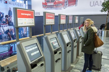 Oslo, Norveç - 27 Kasım 2014: otomatik yolcu izni bir