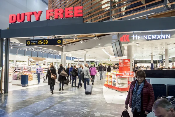 OSLO GARDERMOEN, NORWAY - NOVEMBER 3:Interior of Duty Free Shop — Stock Photo, Image