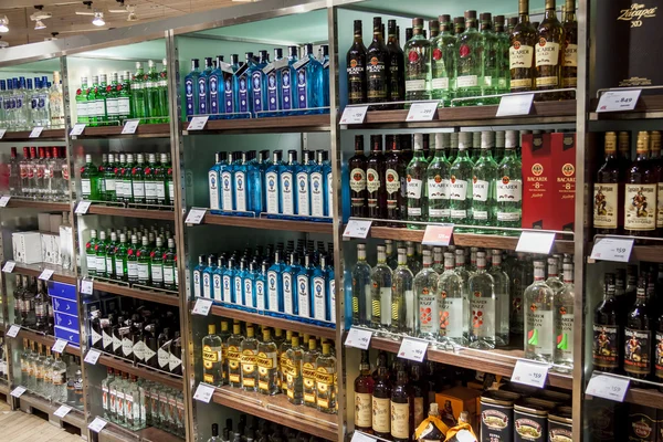 Gardermoen του Όσλο, Νορβηγία - 3:Alcohols Νοεμβρίου στα Duty Free Shop στο Αεροδρόμιο Gardermoen του Όσλο διεθνούς στις 3 Νοεμβρίου 2014 στο Όσλο — Φωτογραφία Αρχείου