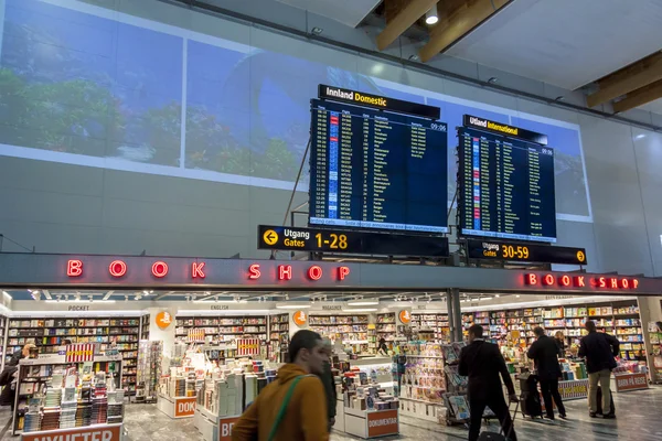 オスロ ガーデモエン空港の免税店の 11 月の 3:Interior — ストック写真