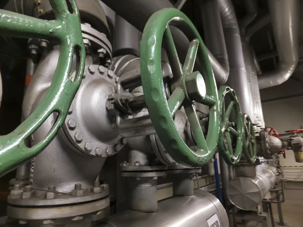 Large valves with a green knob in the installation of cold water — Stock Photo, Image