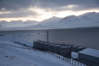 Spitsb tarihinde Rus yerleşim Barentsburg çevrenin görünümü