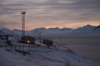 Spitsb tarihinde Rus yerleşim Barentsburg çevrenin görünümü