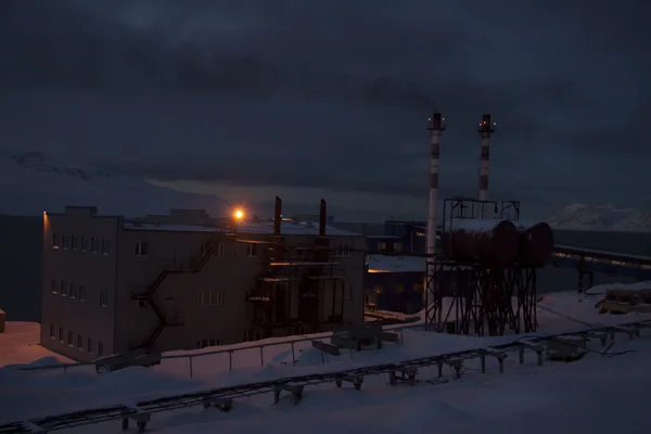 View of the Russian mining settlement on Spitsbergen in the far — Stock Photo, Image