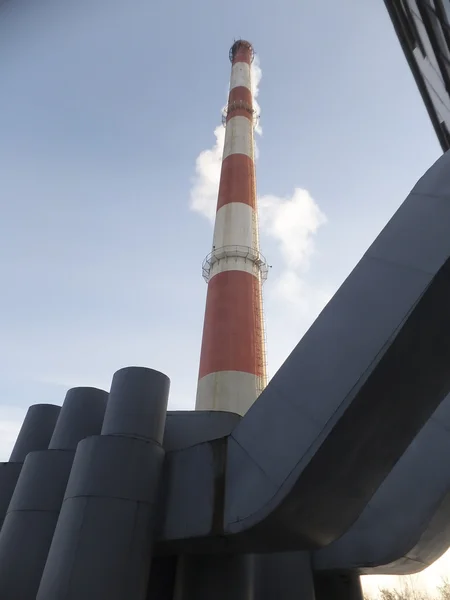 White and red high concrete chimney — Stock Photo, Image