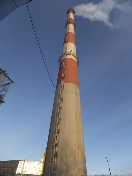 White and red high concrete chimney — Stock Photo, Image