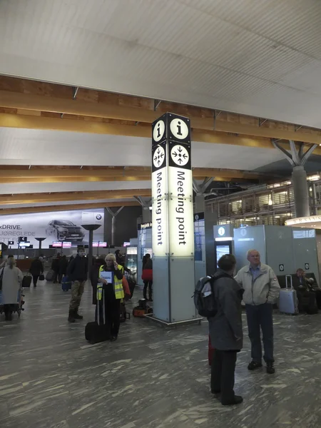 OSLO GARDERMOEN, NORUEGA - 3 DE NOVIEMBRE: Aviones en Oslo Gardermoe —  Fotos de Stock