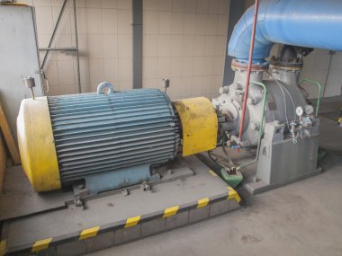 su pompası ile büyük elektrik motorları