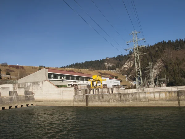 Central hidroeléctrica en el lago Czorsztynski. Czorsztyn —  Fotos de Stock