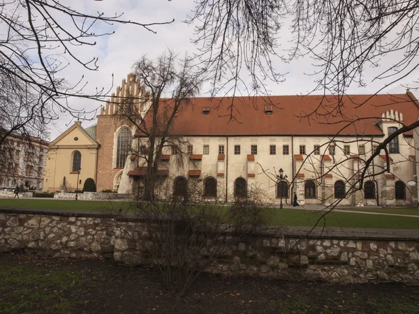 Iglesia y convento de la Orden Franciscana en Cracovia —  Fotos de Stock