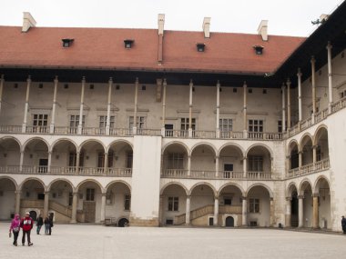 Krakow, Polonya - 29 Mart 2015: Turist th avlusunda