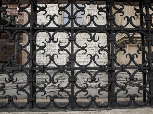 Decoratieve omheining fragment in het wawel kasteel in Kraków — Stockfoto