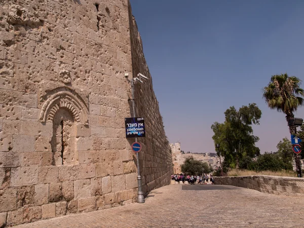 Old walls of the historic part of Jeozolimy — Stock Photo, Image