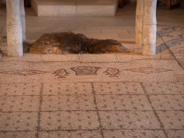 Tabgha mosaico, A Igreja da Multiplicação dos Pães e — Fotografia de Stock